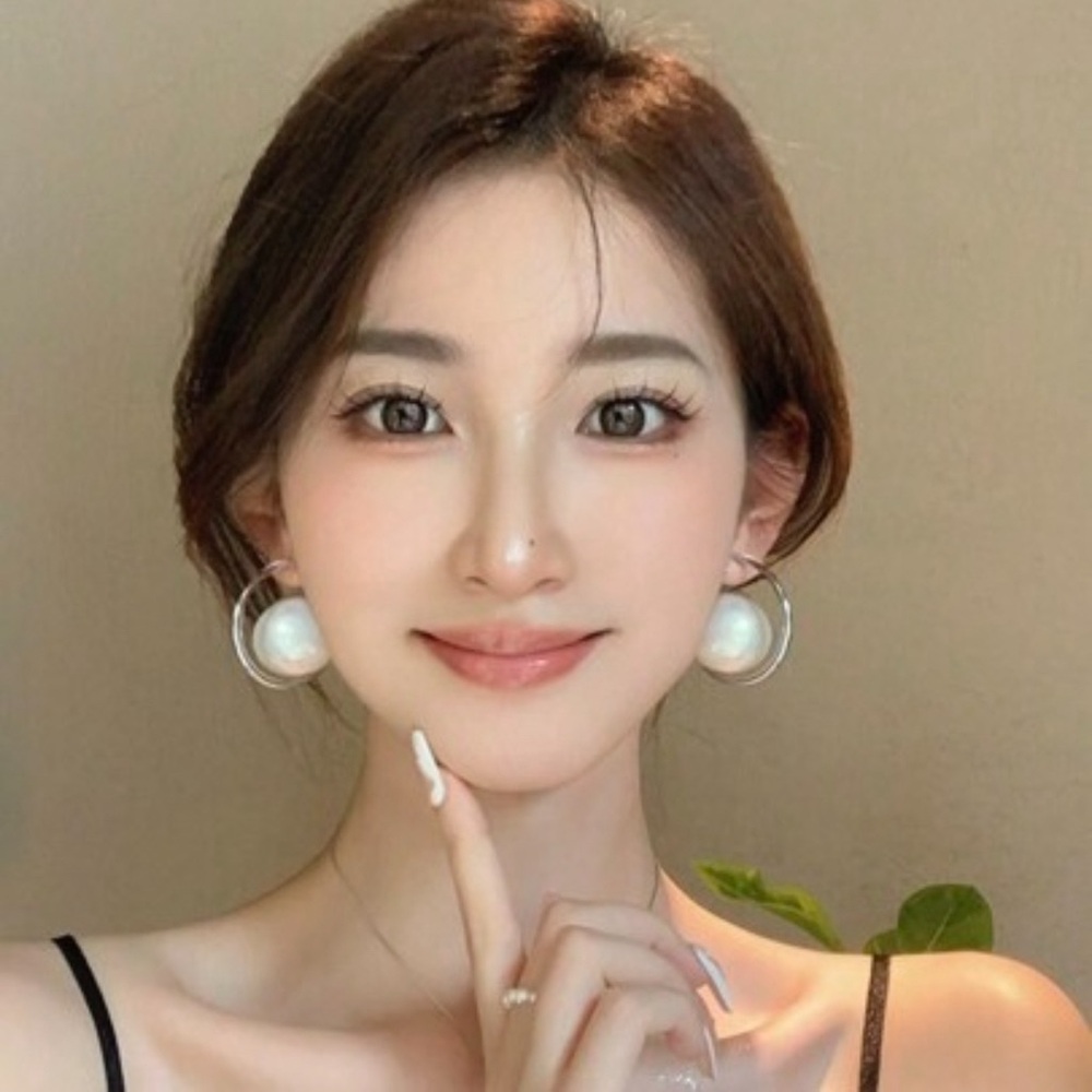 Pearl Hoop Earrings! Excellent Condition!